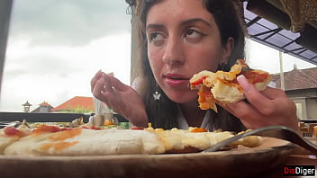 [Cum On, Cum Eater, Cum Covered] Walking With Cum On Face In Cafe Girl Eats Pizza And Swallows Cum Cumwalk