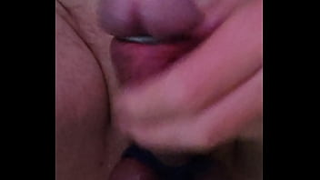 [Schwanz, Er Ist, Ein] Kalle Wichst Seinen Dicken Schwanz Er Ist Mit Einem Ring Gummiband Und Einem Band Umwickelt AU Erdem Hat Der